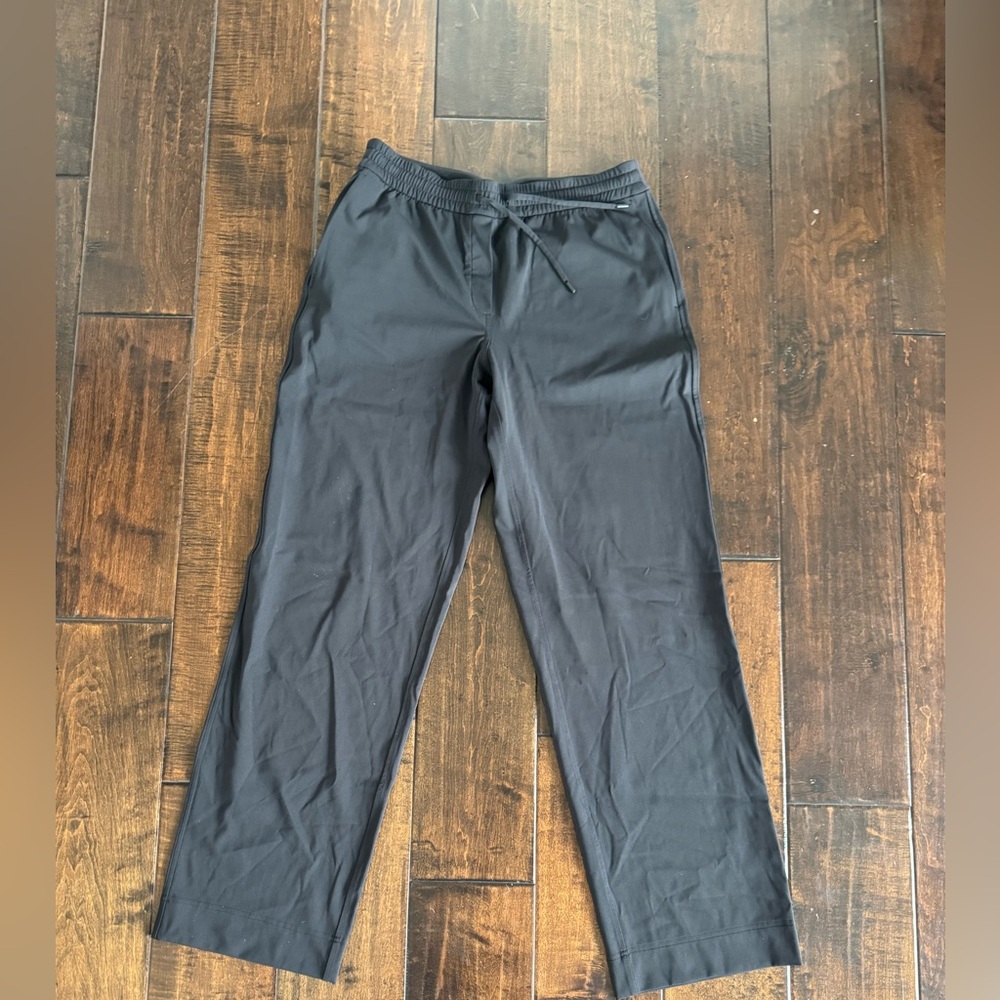 Lululemon Straight-Leg Mid-Rise Pant Luxtreme Size Medium $128 Black